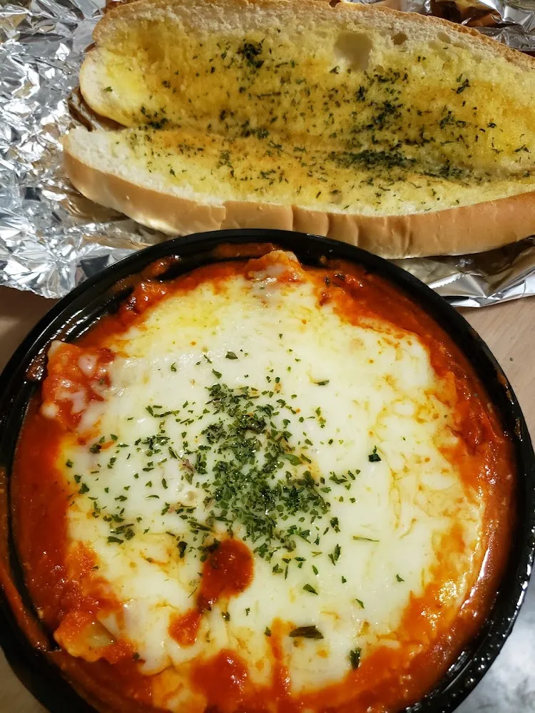 Rigatoni and Garlic Bread